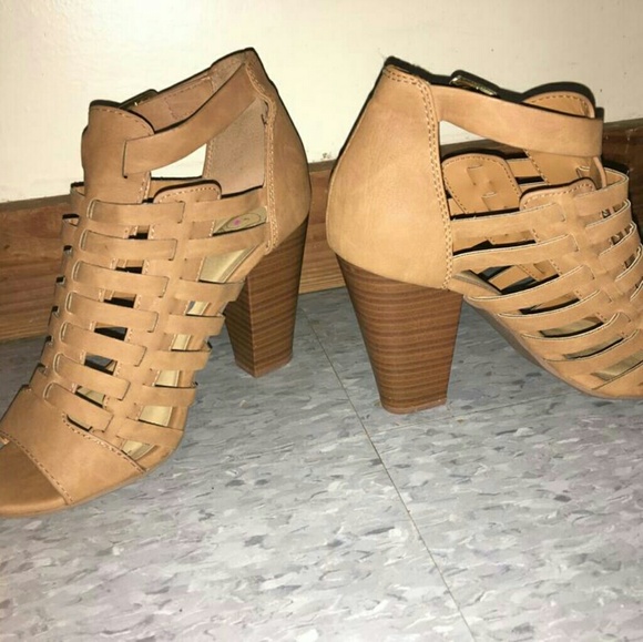 Heels - Picture 3 of 5